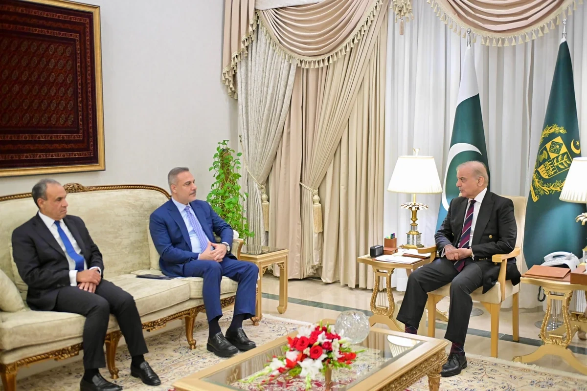 Şahbaz Şərif Hakan Fidanla ikitərəfli münasibətləri müzakirə edib