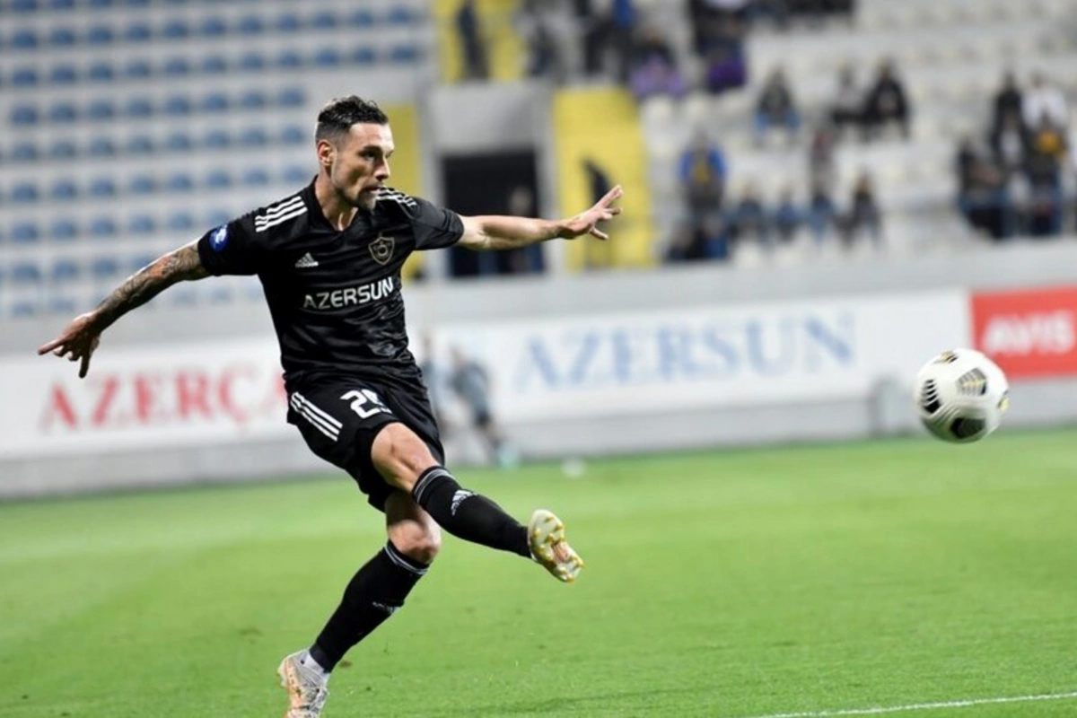 Daha bir futbolçu Qarabağla vidalaşıb Daha bir futbolçu Qarabağla vidalaşıb