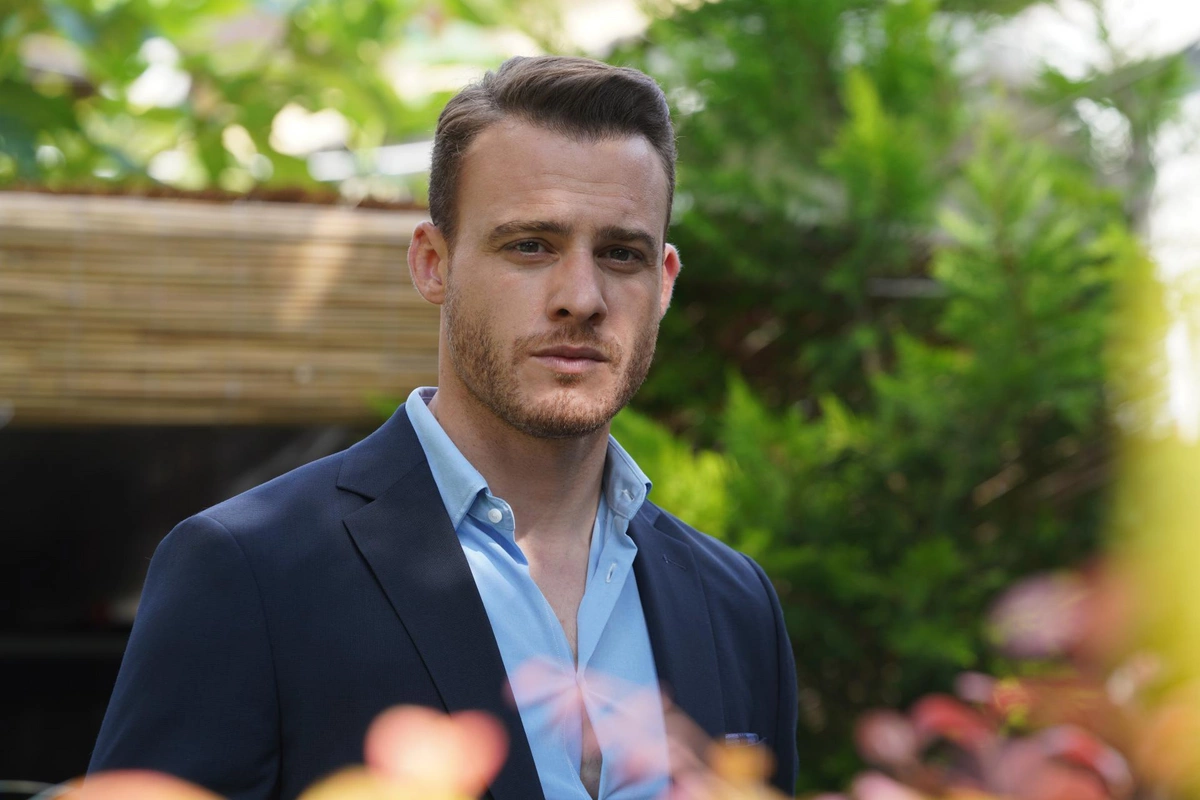 Kerem Bursin məşhur müğənniyə 25 000 dollarlıq çanta aldı
