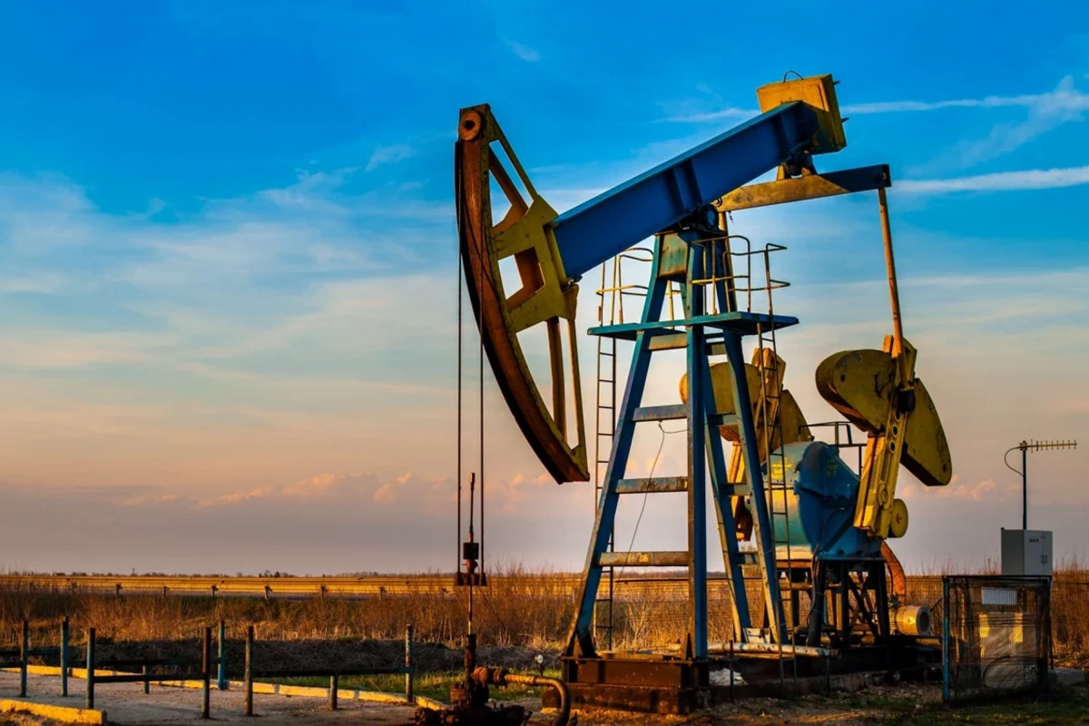 Azərbaycan apreldə OPEC+ kvotasından gündəlik 91 min barel geri qalıb