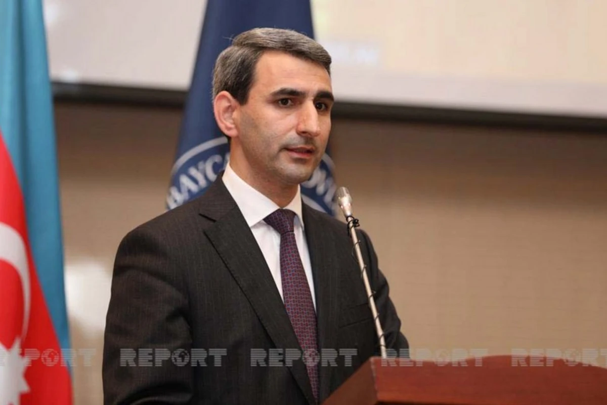 ADY sədri Rövşən Rüstəmov səs verib