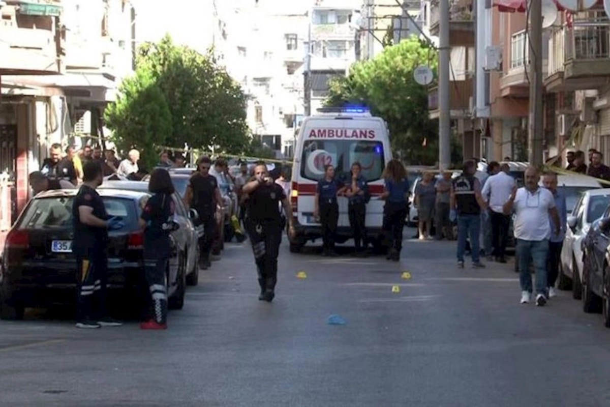 İzmirdə polis bölməsinə hücum edən yeniyetmənin SAXLANILMA ANI İzmirdə polis bölməsinə hücum edən yeniyetmənin SAXLANILMA ANI