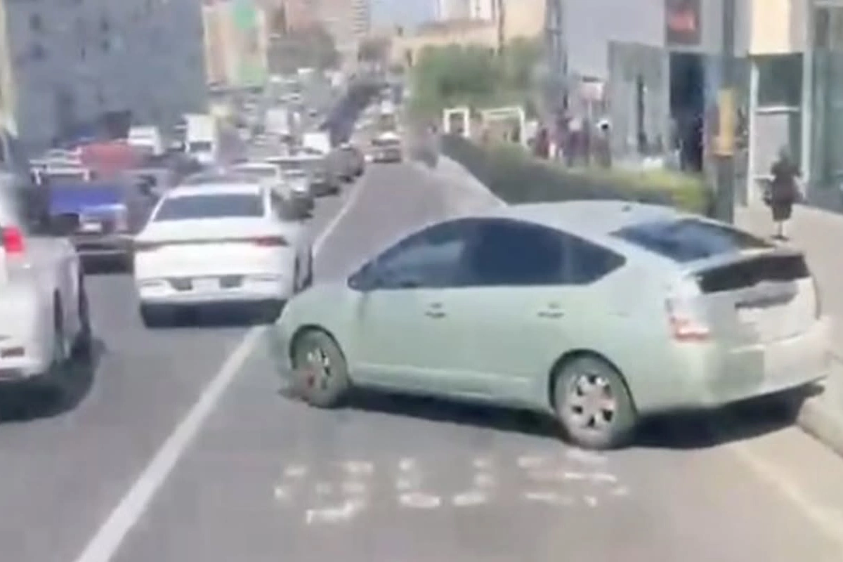 Maşını avtobus zolağında saxlayıb getdi - Cəzalandırıldı