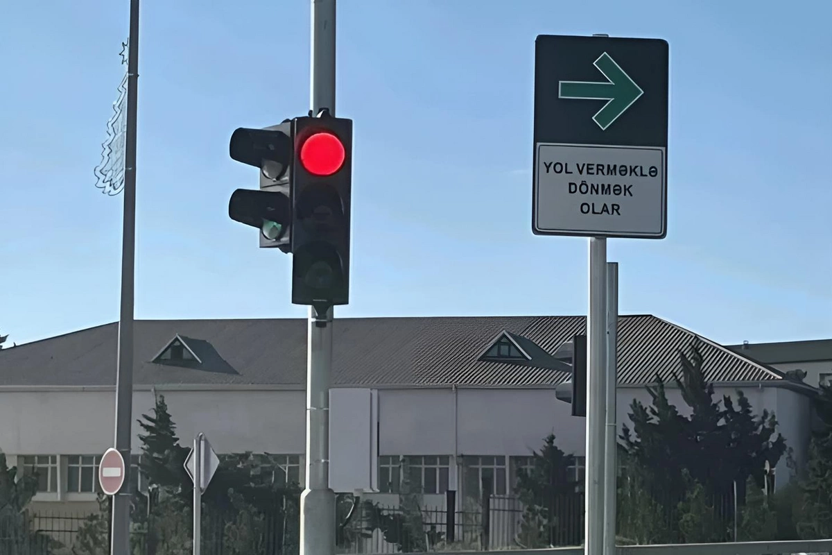 Müzakirəyə səbəb olan yol nişanı ilə bağlı RƏSMİ AÇIQLAMA