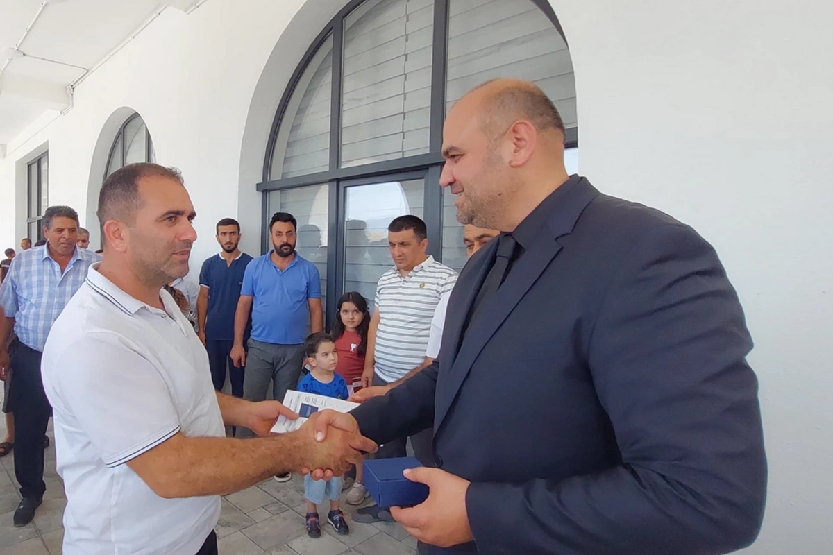 Növbəti köç karvanı Ağdamın Xıdırlı kəndinə çatıb, açarlar təqdim edilib Növbəti köç karvanı Ağdamın Xıdırlı kəndinə çatıb, açarlar təqdim edilib
