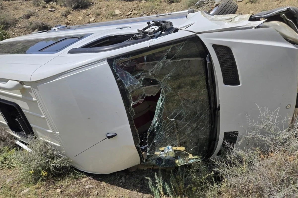 Azərbaycanda içində çox sayda şagird olan avtobus AŞDI - Hadisə yerindən GÖRÜNTÜLƏR