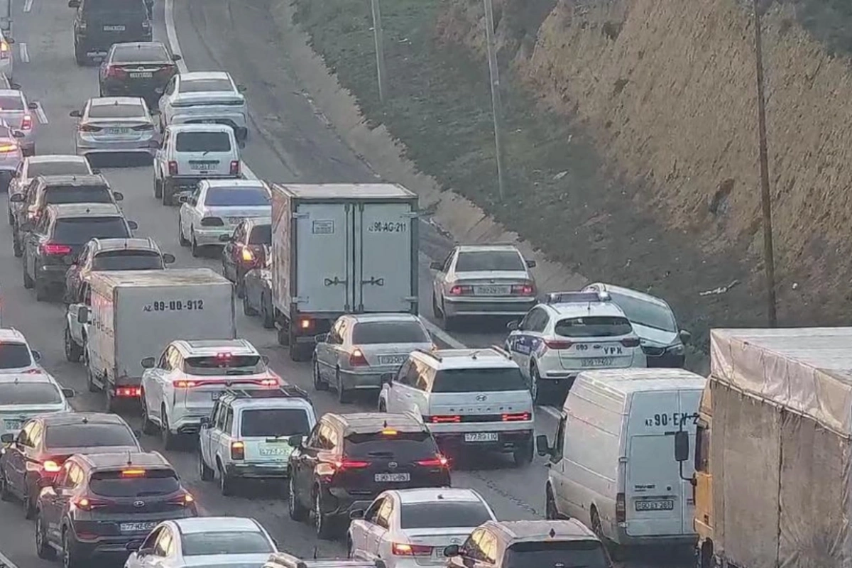 Bakıda qəza sıxlığa səbəb oldu