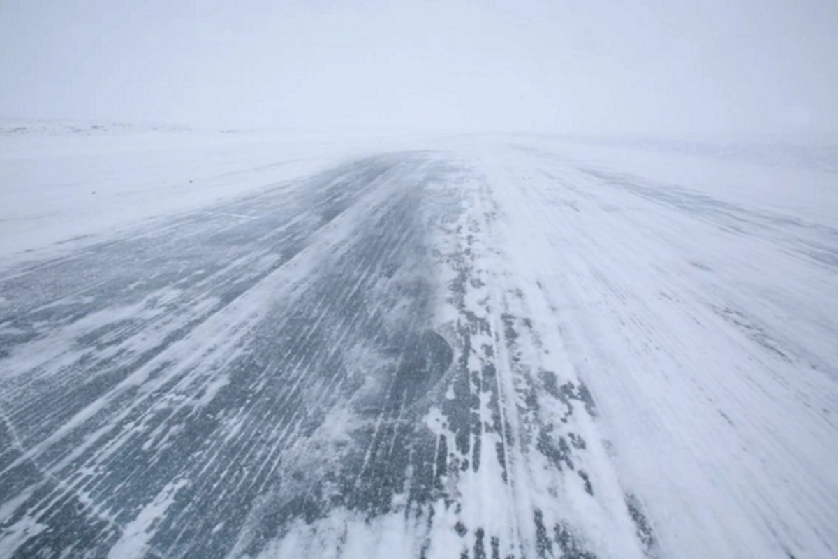 Şamaxıda buzlu yolda köməksiz qalan İKİSİ UŞAQ OLMAQLA beş nəfər xilas edildi