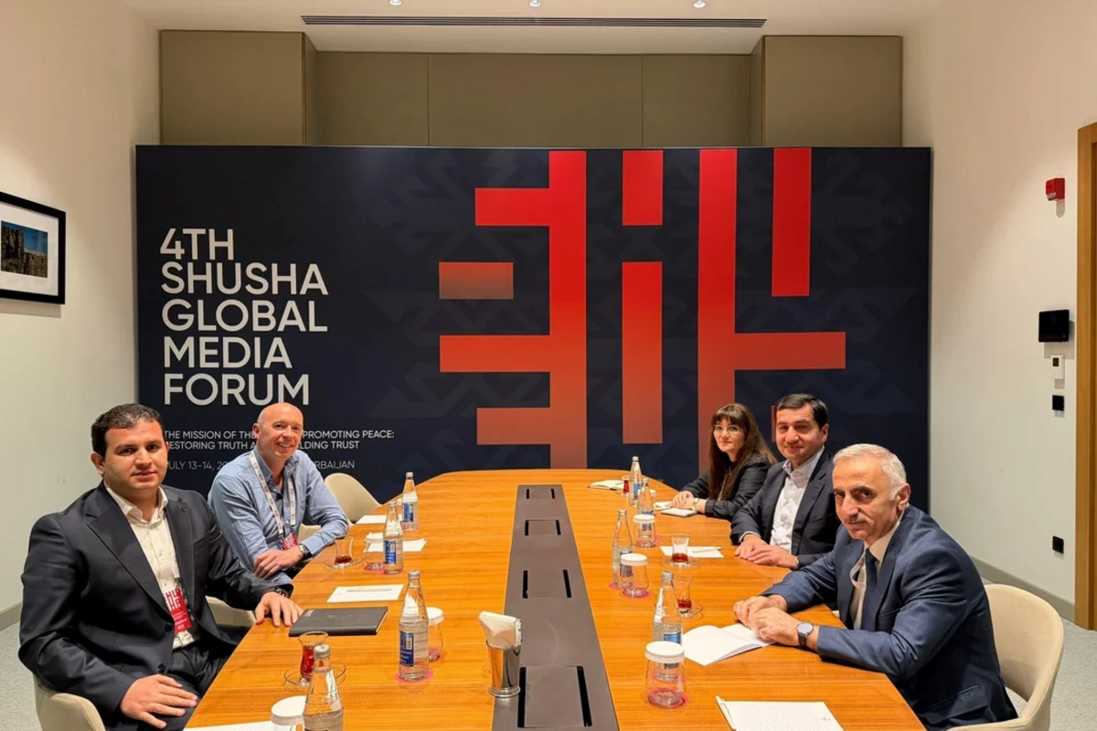 Hikmət Hacıyev Şuşada Tiktok və Linkedinin məsul şəxsləri ilə uşaqların onlayn qorunması məsələlərini müzakirə edib