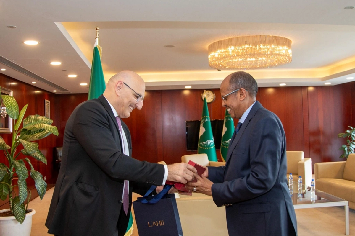 Elçin Əmirbəyov Afrika İttifaqı Komissiyasının sədri Mahmud Əli Yusuf ilə görüşüb