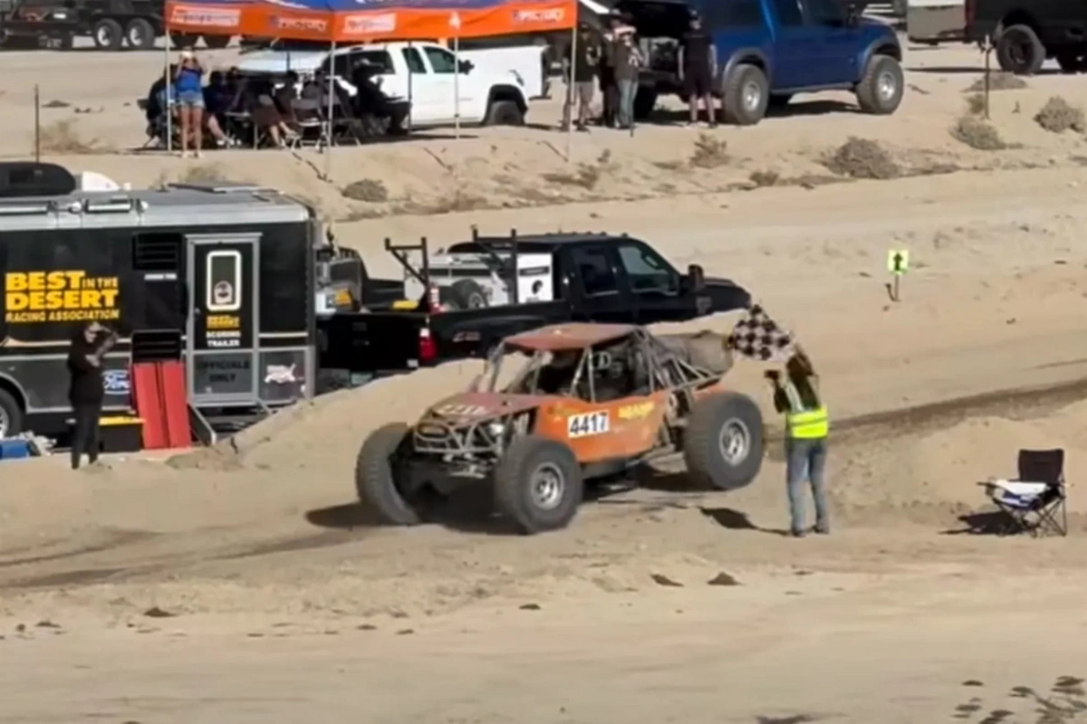 ABŞ-də yarışçı son 12 km məsafəni geriyə doğru sürdü