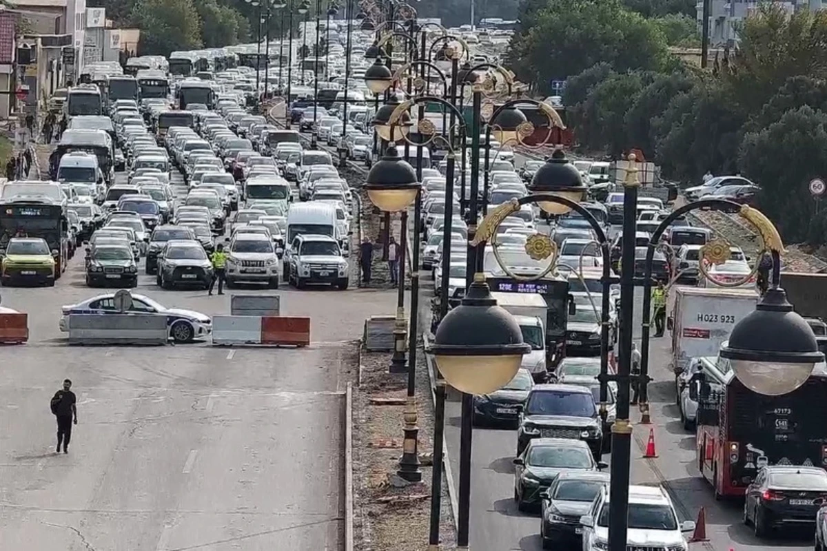 NİİM: 8 noyabr prospektində hərəkətə qoyulan məhdudiyyət bəzi yollarda tıxaca səbəb olub