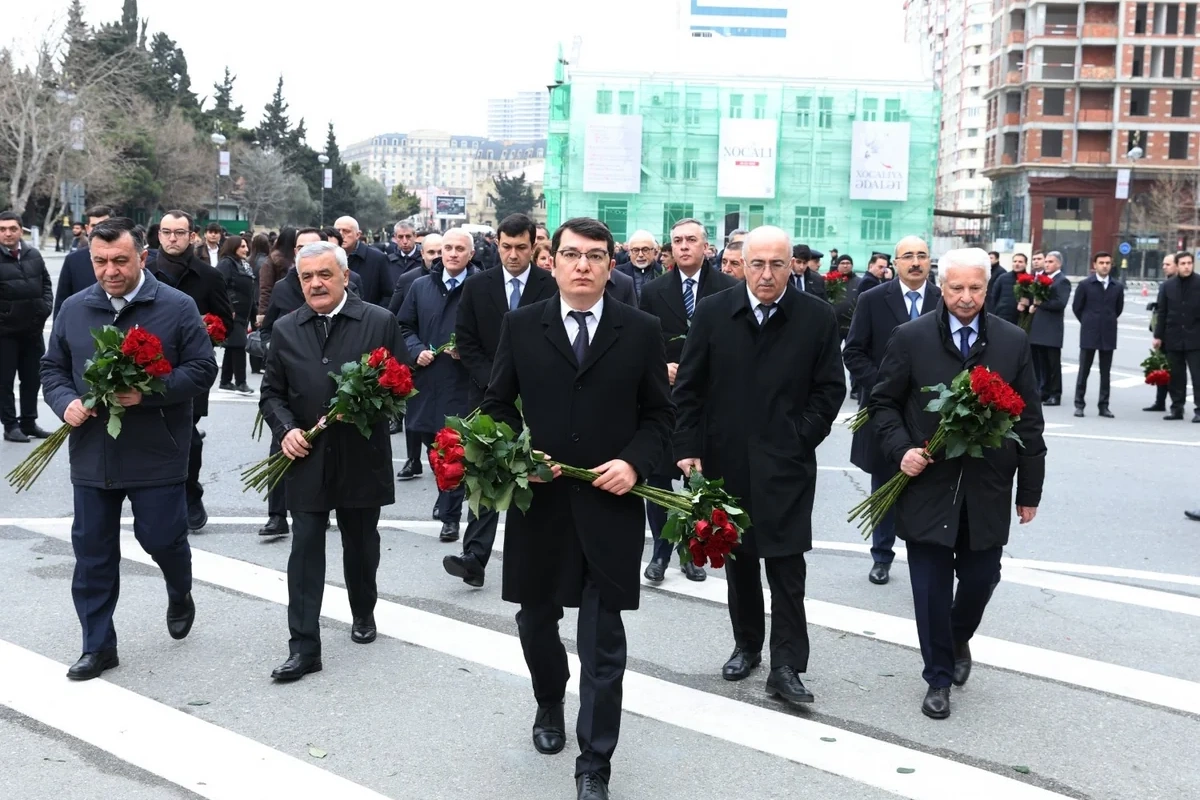 İqtisadiyyat Nazirliyinin rəhbərliyi Xocalı soyqırımı abidəsini ziyarət edib