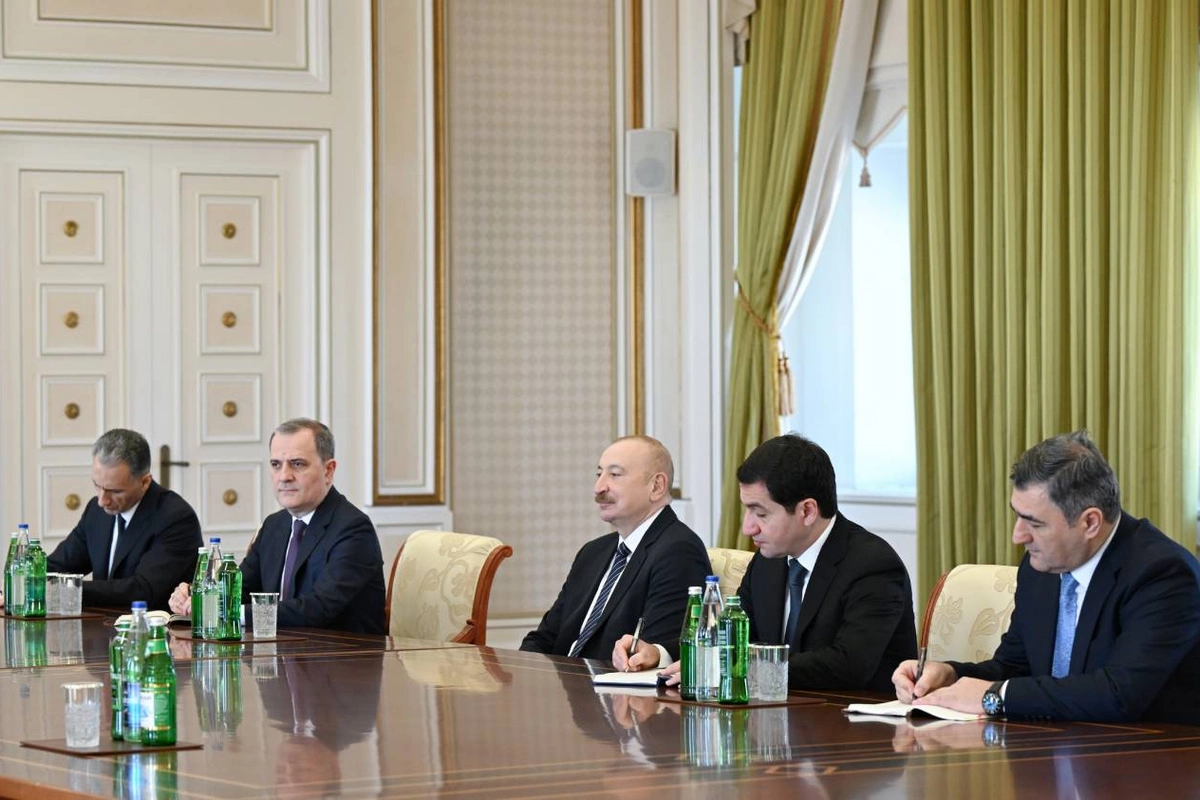 İlham Əliyev Qazaxıstanın xarici işlər və nəqliyyat nazirlərini qəbul edib