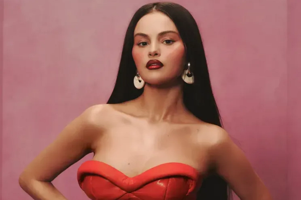 Slimmed-down Selena Gomez posed for a cover and commented on weight-related bullying