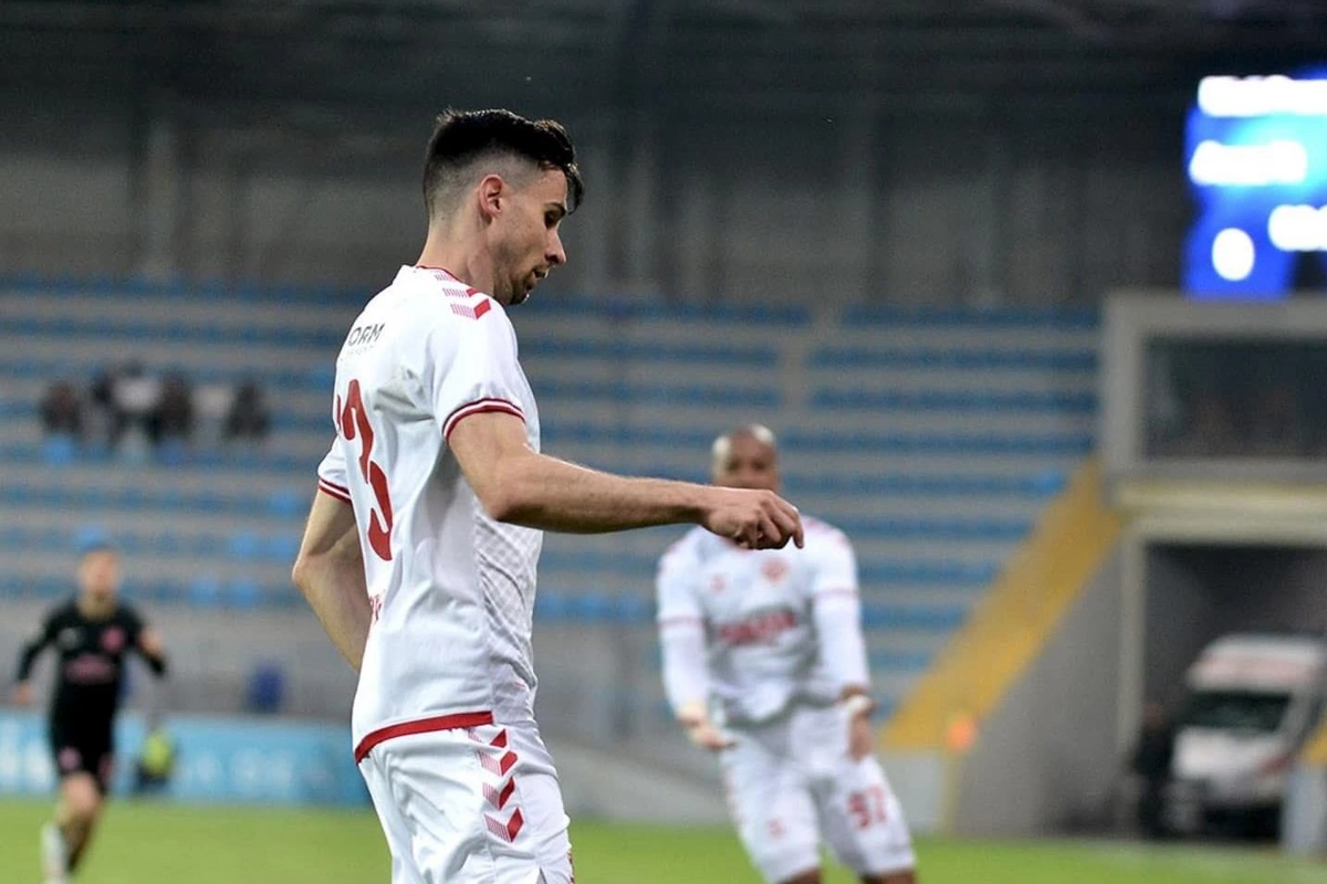 Araz-Naxçıvan 10 futbolçu ilə yolları ayırıb