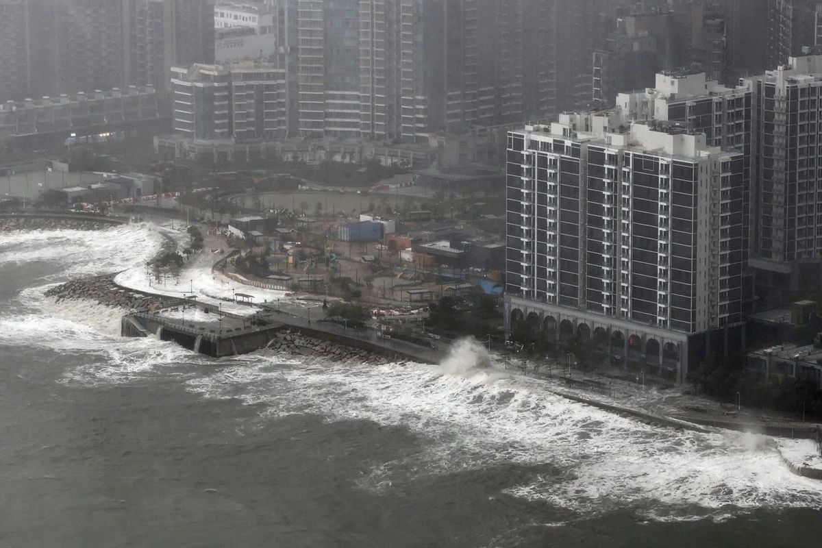 The most powerful typhoon in the world hit Taiwan: there are casualties