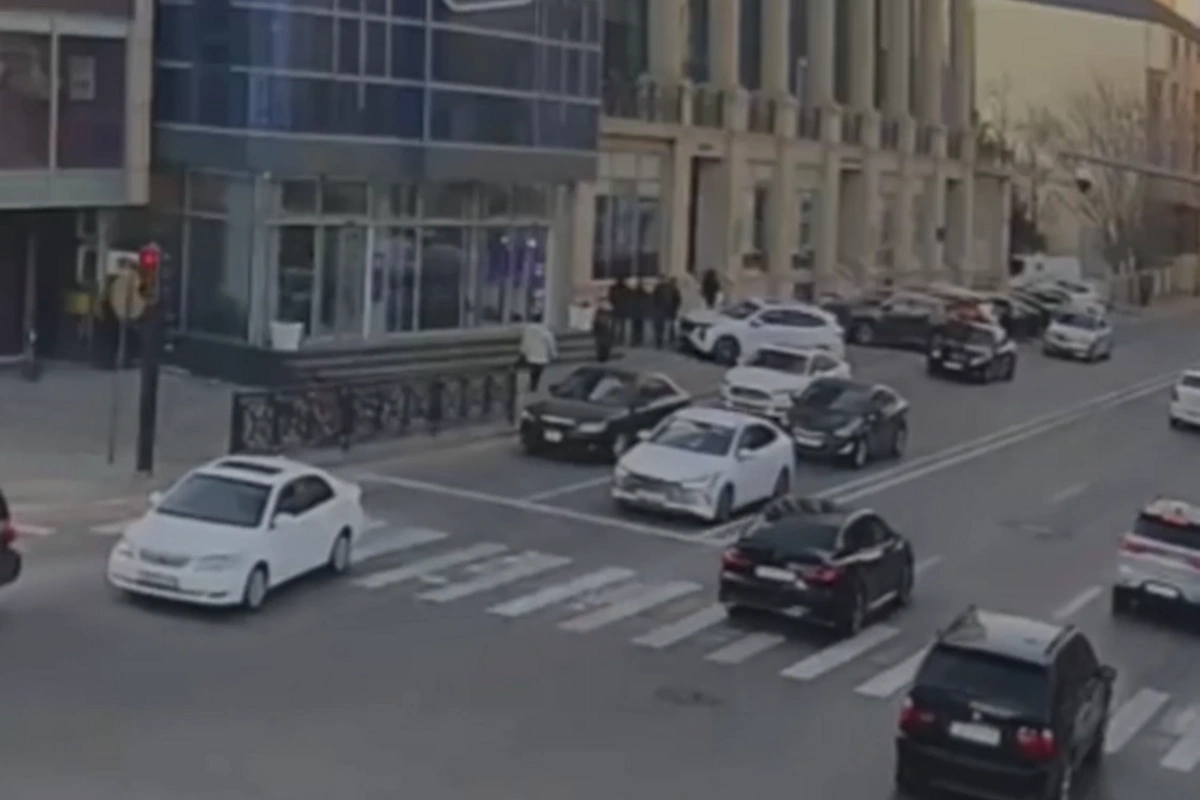 Yolayrıcında stop-xətt yoxdursa, sürücü nə etməlidir?