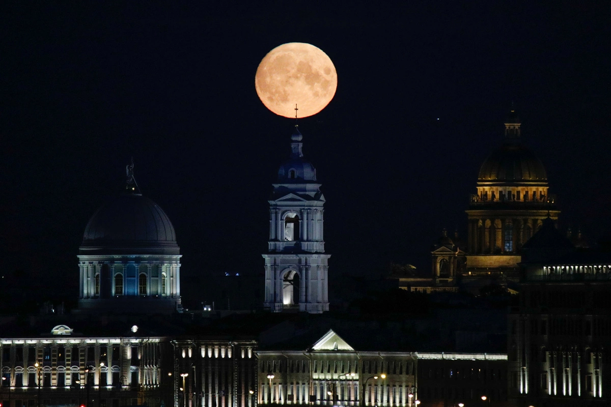 Сегодня ночью можно будет наблюдать редкое Суперлуние