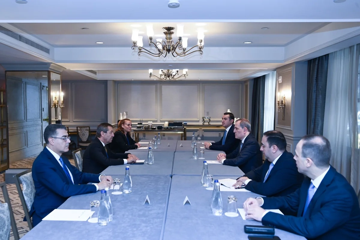 Ceyhun Bayramov Şimali Kiprin XİN rəhbəri ilə regional məsələləri müzakirə edib