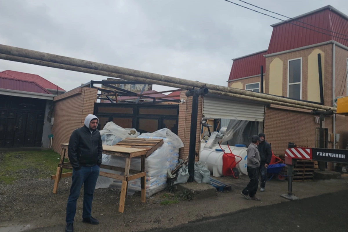 Bakıda qanunsuz tikinti sökülüb