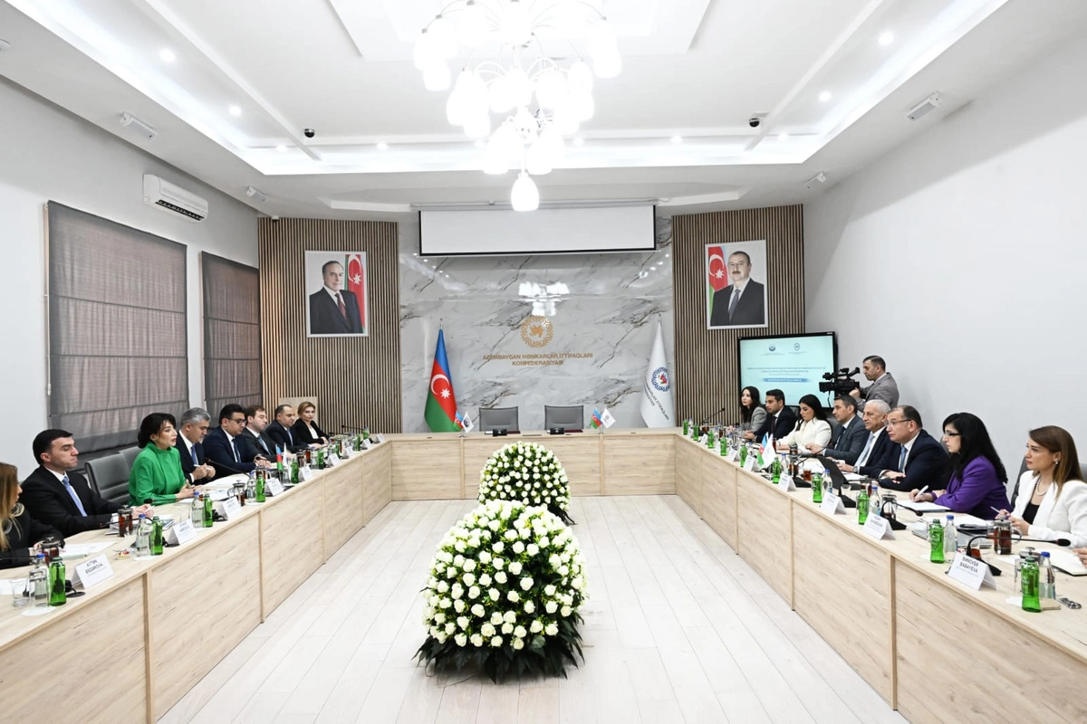 Azərbaycan Həmkarlar İttifaqları Konfederasiyası və Ombudsman Aparatı arasında Əməkdaşlıq Memorandumu imzalanıb
