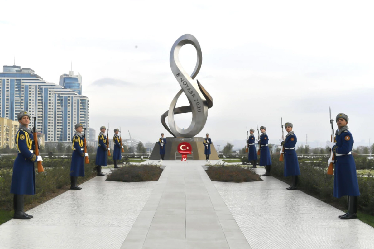 Cevdet Yılmaz Zəfər parkını ziyarət edib