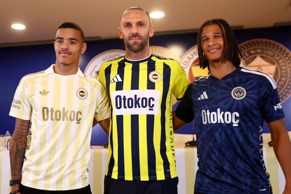 Fənərbağça yeni transferlərini təqdim etdi