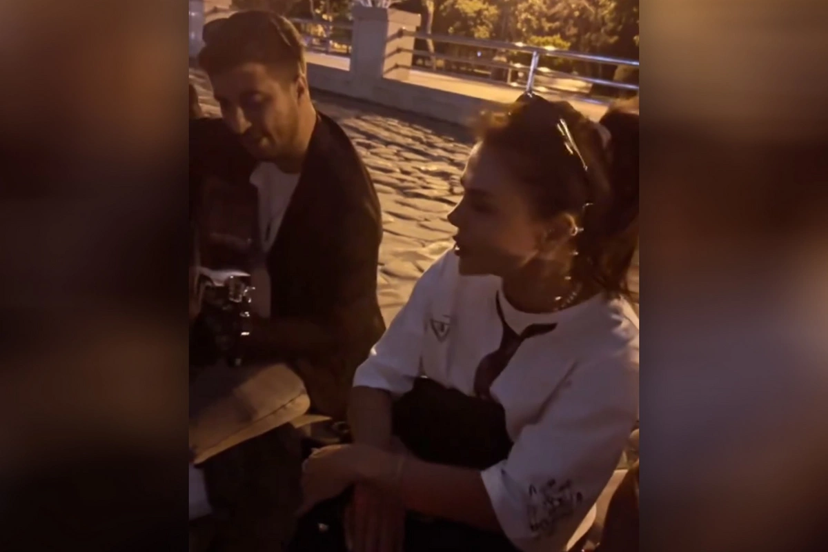 Günel Zeynalova Bakı Bulvarında gənc musiqiçilərlə oxudu Günel Zeynalova Bakı Bulvarında gənc musiqiçilərlə oxudu