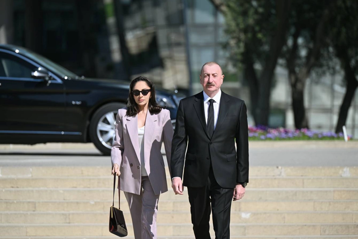 Prezident və birinci xanım Qələbə uğrunda mübarizədə həlak olan azərbaycanlıların xatirəsini anıblar