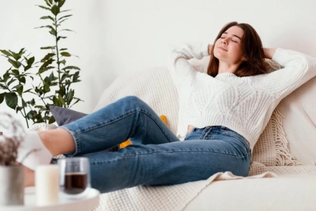 The doctor explained how many calories a person burns spending the entire day on the couch