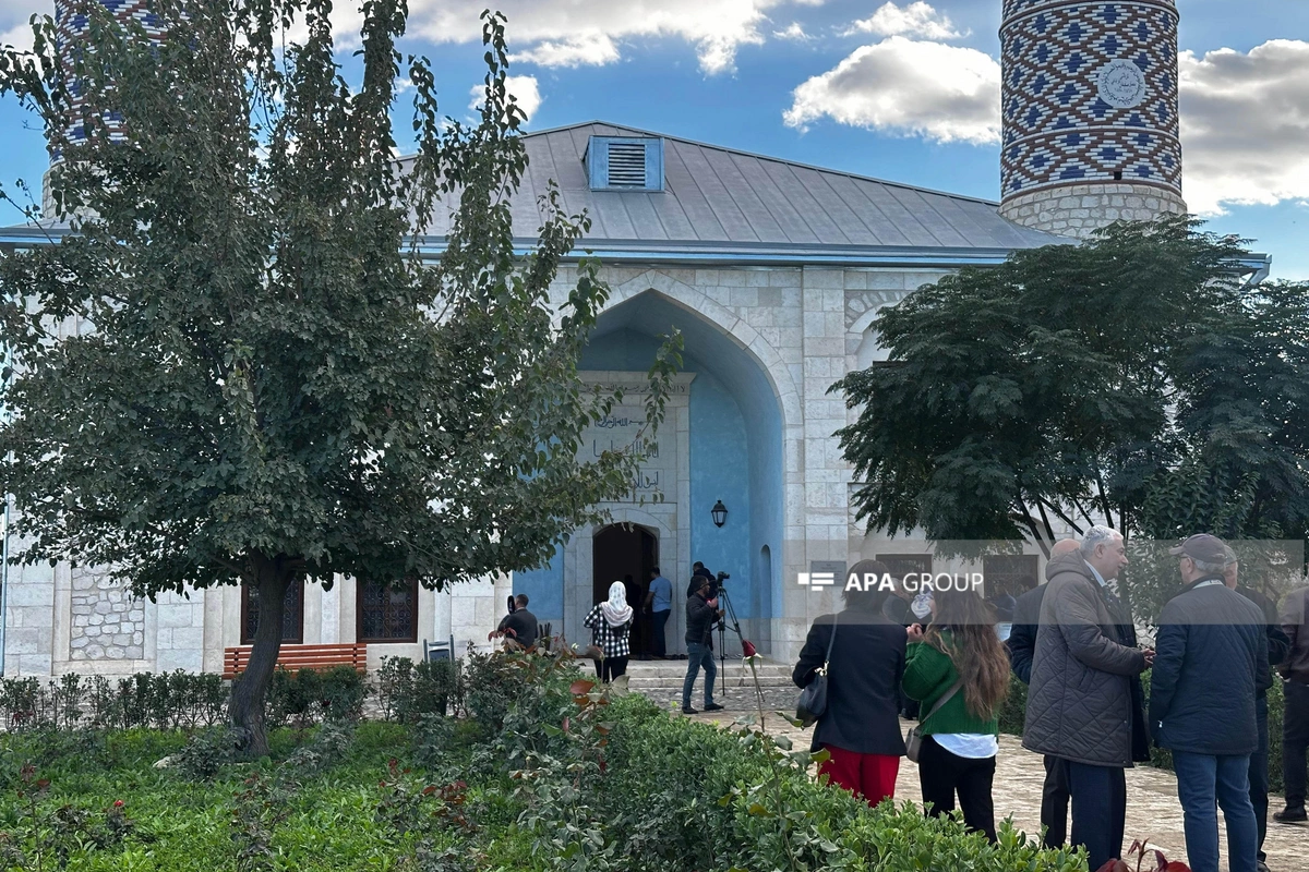 Gürcüstandan gələn ruhanilər Ağdam Cümə məscidində şükür namazı qılıb Gürcüstandan gələn ruhanilər Ağdam Cümə məscidində şükür namazı qılıb