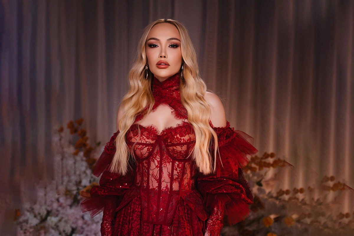 Nura Suri Nağılı təqdim etdi