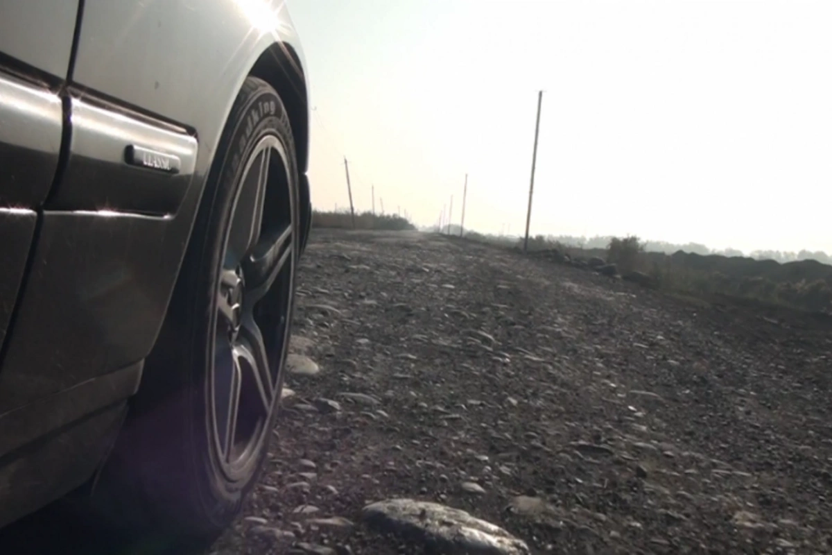 Taksi sürücüləri yolun hər kilometrinə 1 manat tələb edirlər