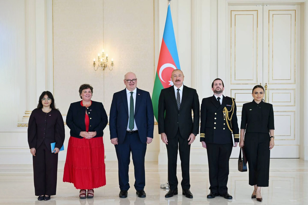Президент Ильхам Алиев принял верительные грамоты новоназначенного посла Великобритании в Азербайджане