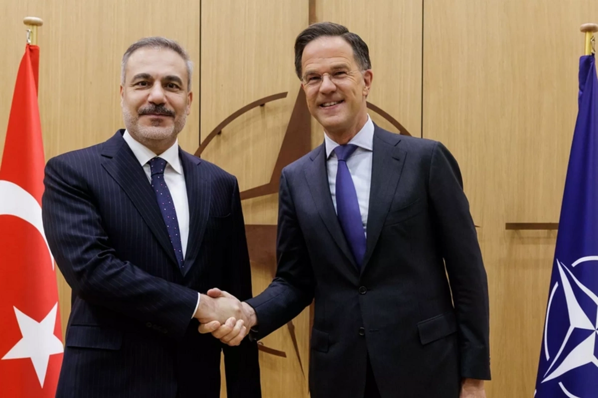 Hakan Fidan NATO rəhbəri ilə Rusiya-Ukrayna müharibəsini müzakirə edib