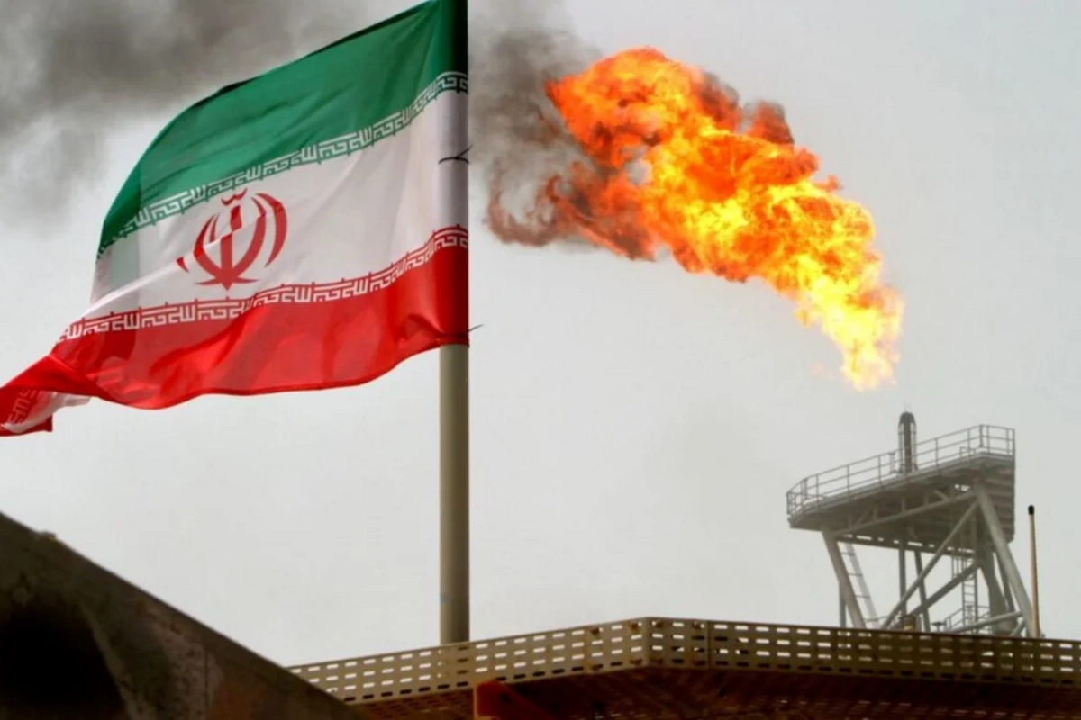 СМИ: США разрешат Ирану немедленно возобновить экспорт нефти