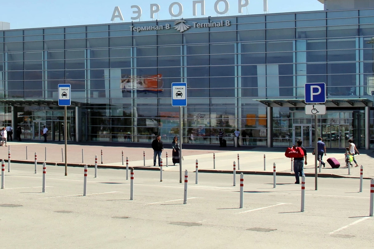 Rusiyada aeroportda ƏMƏLİYYAT: iki azərbaycanlının malları əllərindən alındı Rusiyada aeroportda ƏMƏLİYYAT: iki azərbaycanlının malları əllərindən alındı