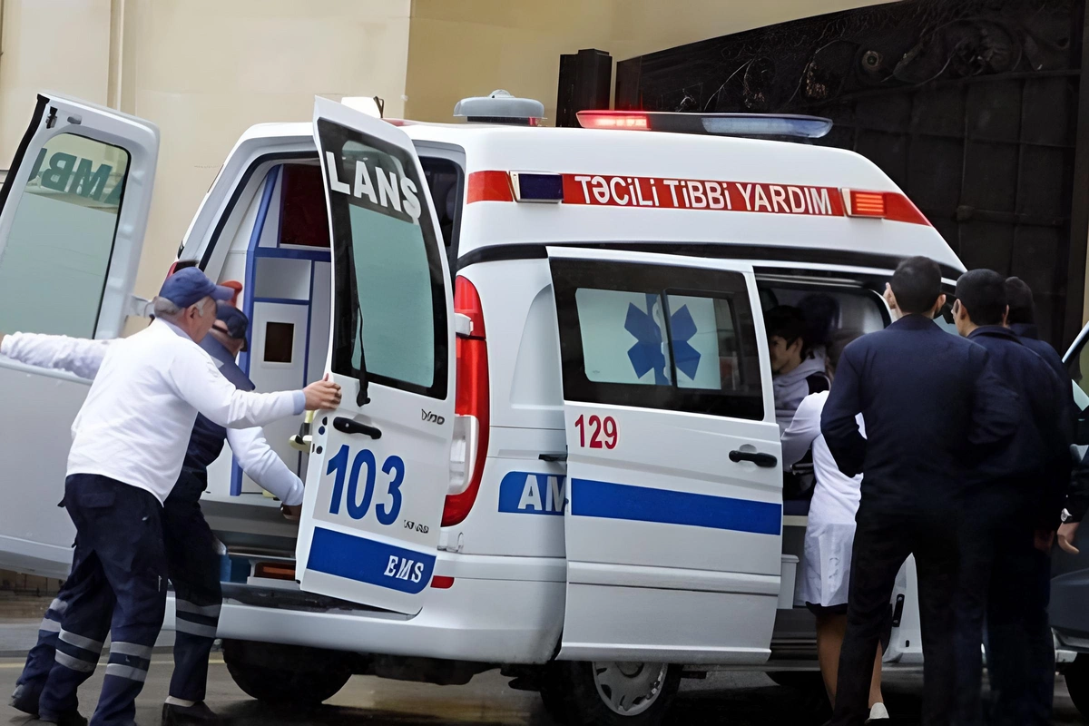 В Баку школьник нанес телесные повреждения однокласснику