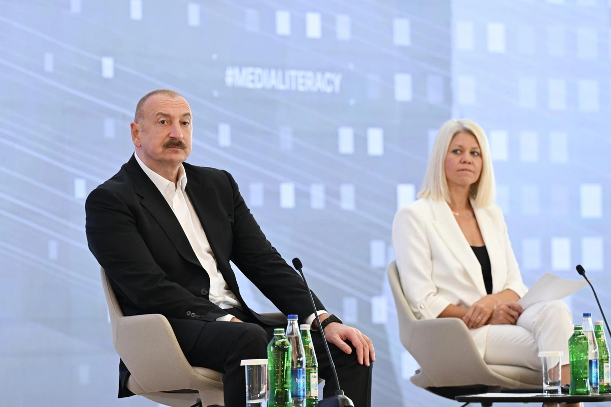 İlham Əliyevin III Şuşa Qlobal Media Forumunun iştirakçıları ilə görüşü olub İlham Əliyevin III Şuşa Qlobal Media Forumunun iştirakçıları ilə görüşü olub
