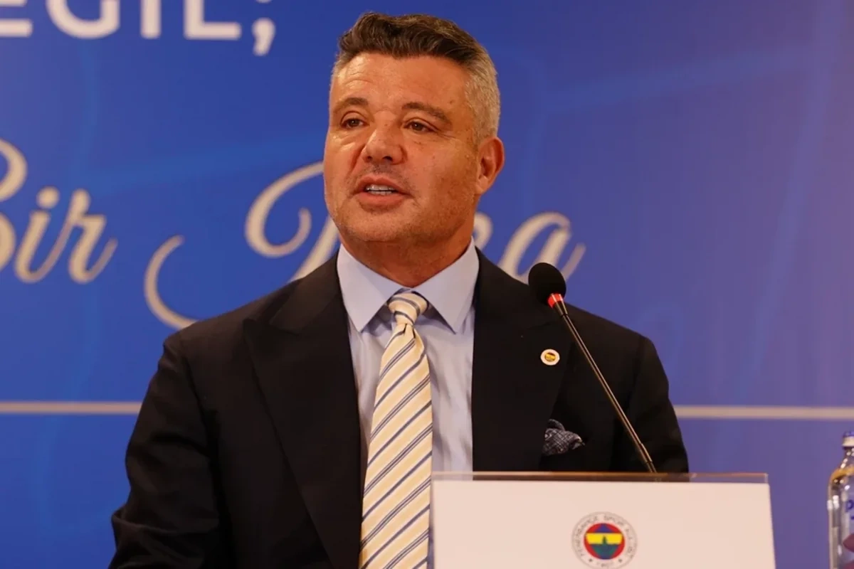 Fənərbağça prezidentinin olduğu avtomobil qəzaya düşdü