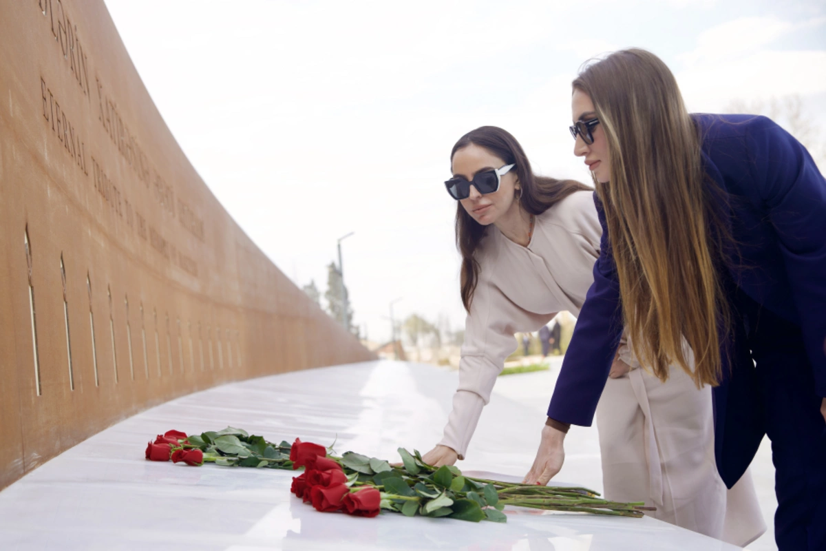 Leyla Aliyeva and Alena Aliyeva visited the Ganja Memorial Complex and the family of National Hero Natig Gasimov