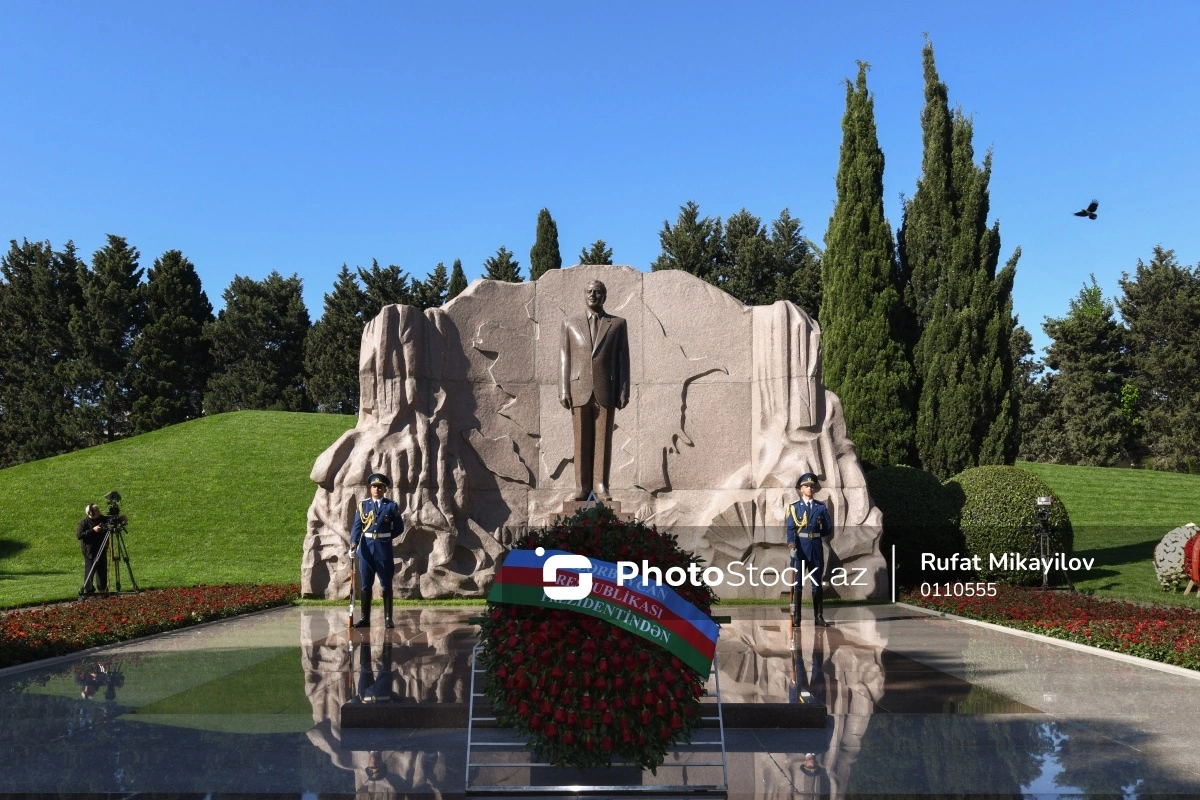 Shavkat Mirziyoyev paid tribute to the memory of national leader Heydar Aliyev