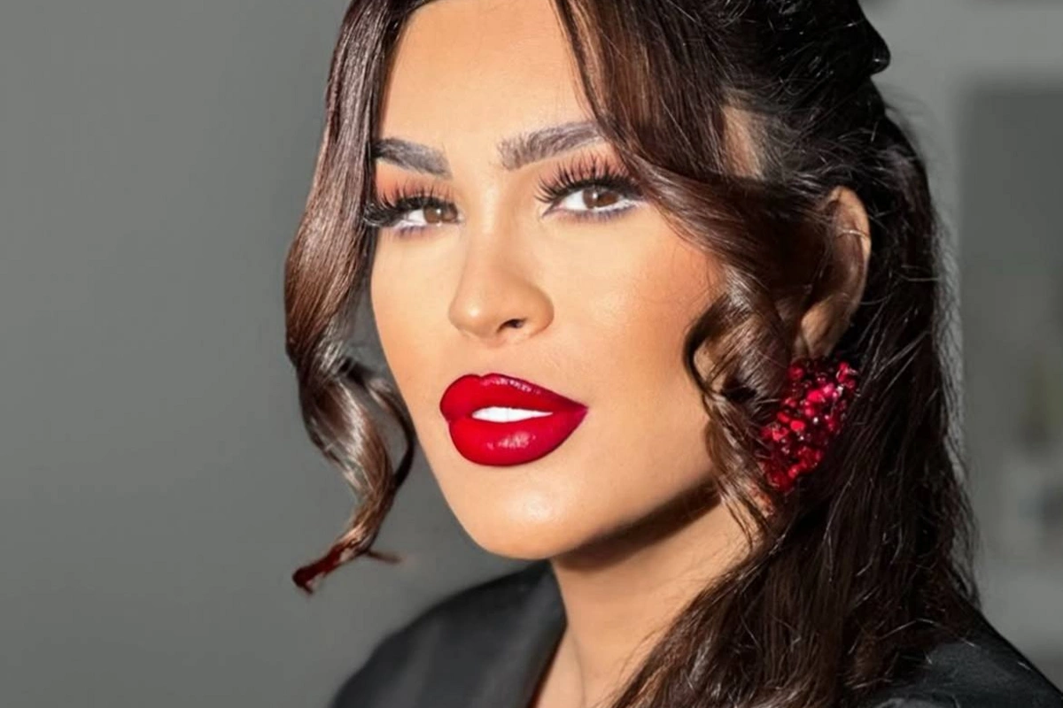 Ülviyyə Namazova: Şərhlərdə mənə yazırlar ki, dişlərin at dişlərinə bənzəyir