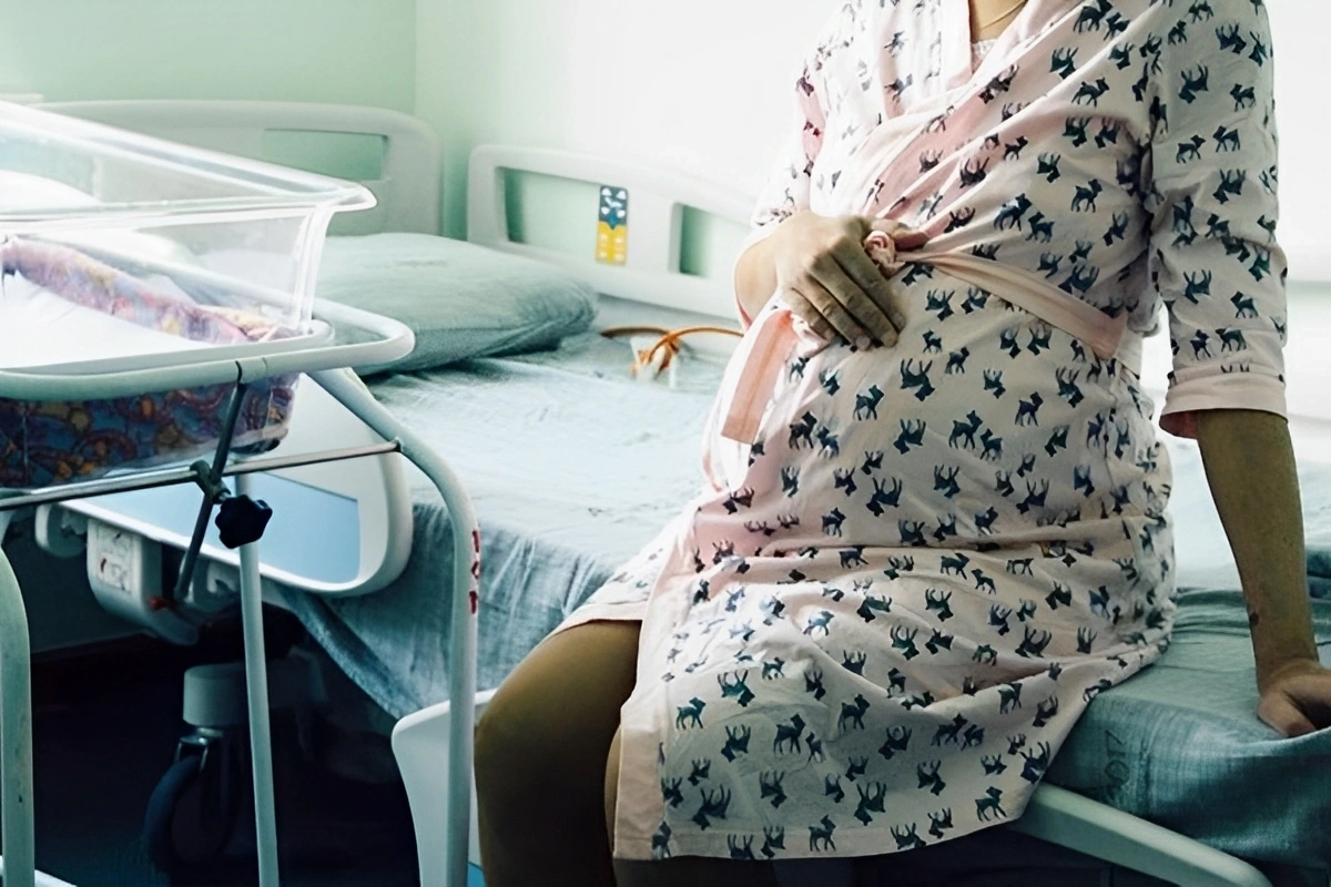 В Азербайджане 15-летняя девочка стала матерью: полиция возбудила дело