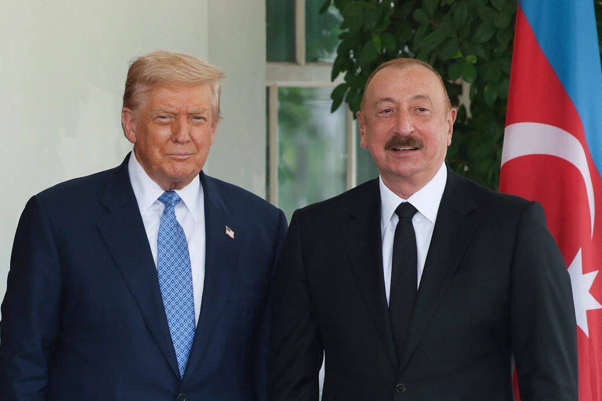 İlham Əliyev və Donald Tramp Yaxın Şərq Sülh Sammitində görüşdülər İlham Əliyev və Donald Tramp Yaxın Şərq Sülh Sammitində görüşdülər