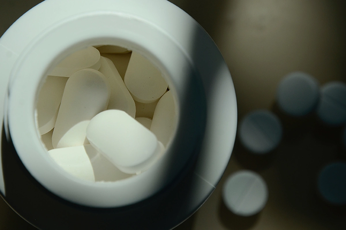 Maqnezium və vitamin tərkibli qida əlavələri içən qadın az qala qaraciyərini itirirdi...