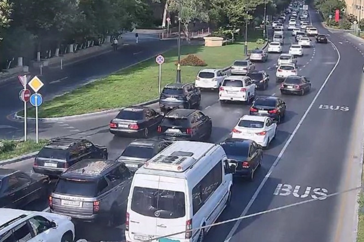 Bakının bu yollarında nəqliyyatın sıxlığı müşahidə olunur