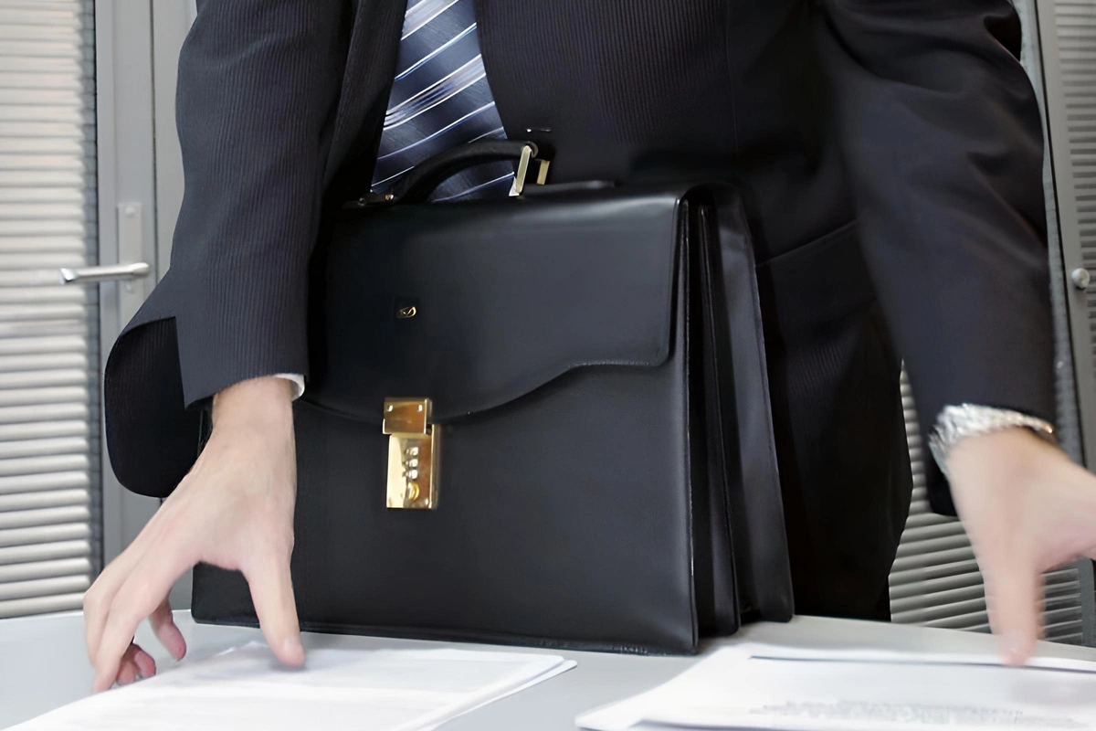 İcra başçısı iki nəfəri işdən çıxardı - Yeni təyinat