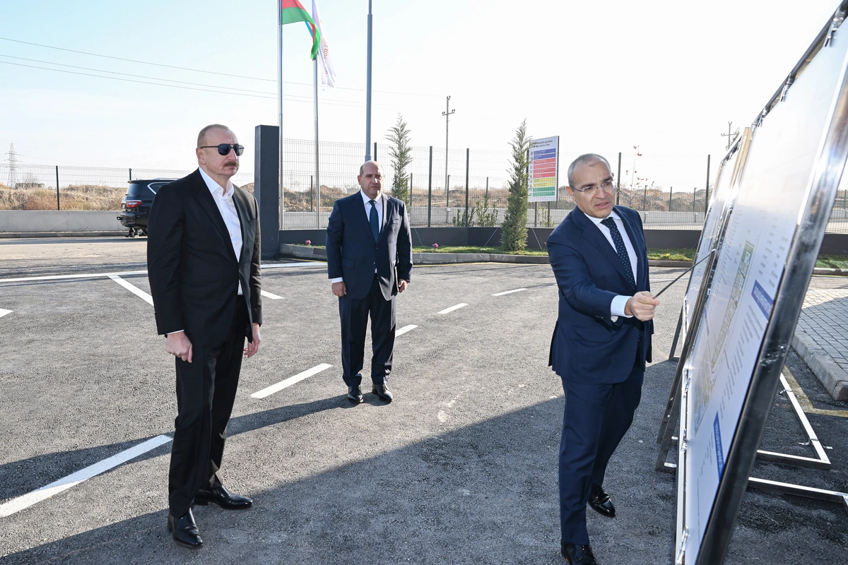 İlham Əliyev Ağdamda metal elektrik dirəklərinin istehsalı müəssisəsinin açılışında iştirak edib